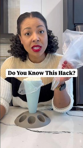 Here's an easy cake decorating hack! #cake #easy