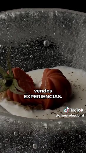 No es solo un molde… es cómo se ve tu producto antes de probarse. ✨🇮🇹 Con Silikomart, cada detalle eleva la percepción, cada forma vende, y cada acabado comunica nivel. En Aline Professional trabajamos con herramientas que transforman tu producto… en valor. Porque no se trata de hacer más… se trata de hacer mejor. #Silikomart #ReposteriaProfesional #Emprendedores #PasteleriaCreativa #negociogastronomico
