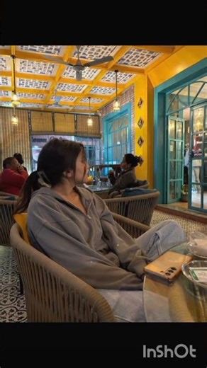 asthetic poses in cafe 💫