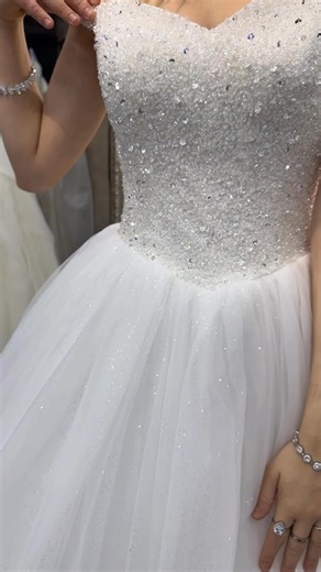 C’est notre robe cendrillon disponible en vente t42 | Lalla laaroussa,location de robes de mariees tenue traditionnel.