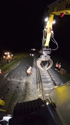 17K views · 236 reactions | The new substructure for the railway in Sauwerd is complete ️✅ We’re setting the alignment rail in place to make sure the sleepers line up perfectly  #dutch #railroad #excavator #operator #motivation #for #you #stop #haters #be #happy #days #riders #on #the #storm | Dutchrailworker | Facebook