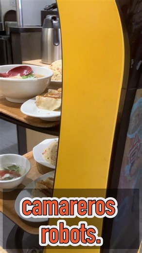 【vida cotidiana japonesa】Hay camareros robots en Japón.#shorts
