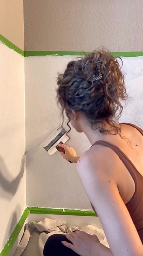 Fixing up our breakfast room walls PART 1!🙃 #breakfasttable #skimcoating #wainscotting #walltreatment #trimwork | Hand Makes Home