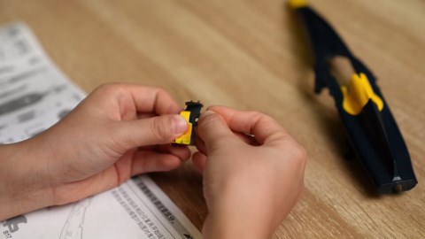 Voltz Toys Licensed Red Bull F1 RB19 RC Car Building Kit 1/16 Scale Supercar Assembly Set with Remote Controller, Licensed Model, 55 Pieces, STEM Kits for Kids and Adults, Ages 8+ (RedBull RB19)