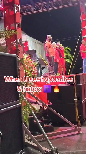 Awesome time with the ultimate performer Fireman Hooper last night! ULP rallies are the #best #love #labour #celebration #life #23