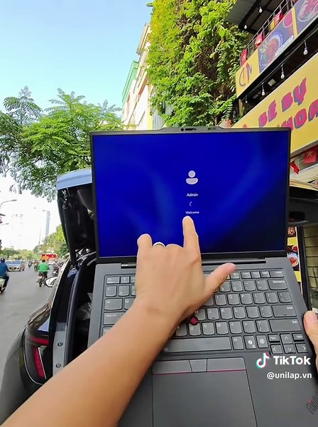ThinkPad X1 Carbon Gen 13: Siêu nhẹ, Hiệu suất Cao