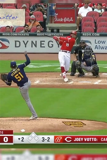 One in a million spectators catch the ball#foryou #mlb ##sports #baseball #funny