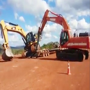 7.8K views · 138 reactions | Excavator Truck Heavy Equipment Operator Fails Edit: Discover World #Machines #heavyequipment #DiscoverWorld #heavymachinery | Discover World | Facebook