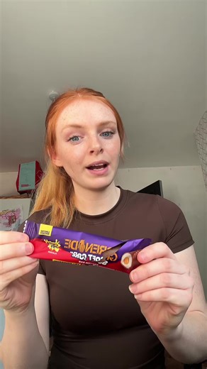 Not an ad just acting like this is my priv lol also ignore the washing machine noise thanks xx @Grenade #fyp #foryoupage #grenadeproteinbar #proteinsnack