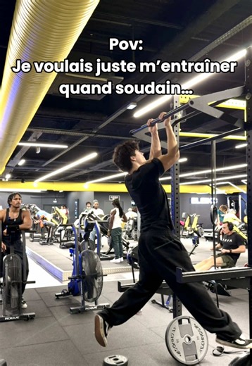 J’aide un débutant à faire des tractions🔥 C’est un exercice très complet pour développer un dos massif mais particulièrement technique surtout pour des débutants💪 . . . @Alix #fitnesspark #gymtok #exercice #coach #dos