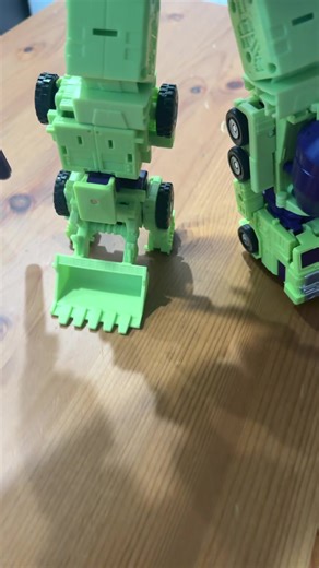 Exploring Original Decepticon Combiners in Transformers