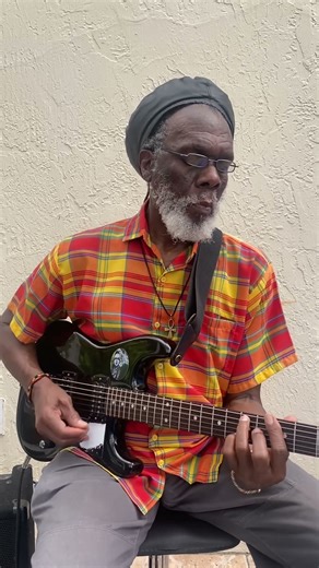 One of my favourite Reggae guitar intros🎸