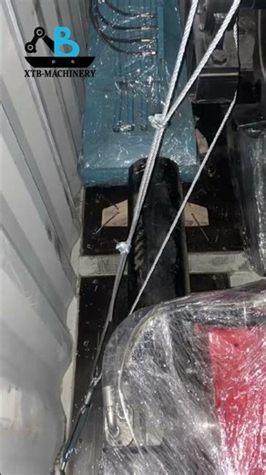 Sunward 135 + Pontoons–Container loading done right 🚢 #Sunward135 #ExcavatorAttachments #SwampBuggy