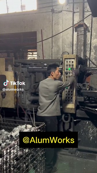 20-second glimpse of the aluminum alloy die-casting process.#alum #casting #cnc #supplier