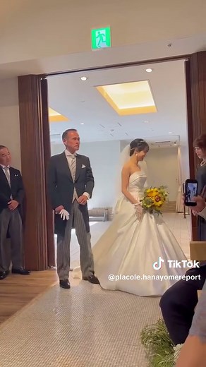 感動の結婚式入場シーンとバージンロードの歩き方
