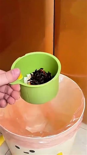 This multifunction tool help filter and remove leftover food easily keeping areas clean and hygienic