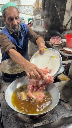 100-Year-Old Man Cooking Chicken Karahi 🔥🍗 | Street Food Legend! #shorts