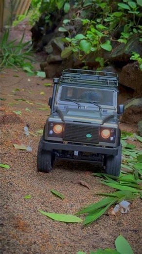 Defender Classic Model | Backyard Crawling | #rc #usa #offroad