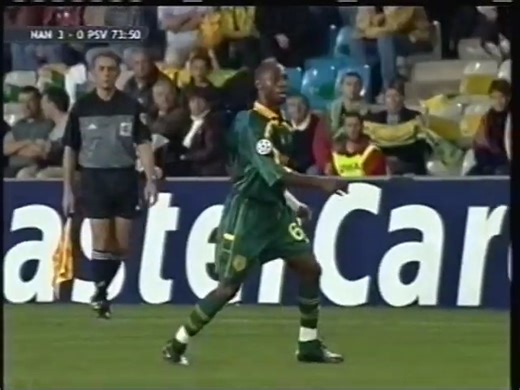 Vandaag 24 jaar geleden, op 11 september 2001, speelde @psv in de Champions League tegen @fcnantes. De wedstrijd werd met 4-1 verloren, De vraag was of die wedstrijd wel door had moeten gaan, zo pal na de afschuwelijke aanslagen in New York. | Kent u deze Nog