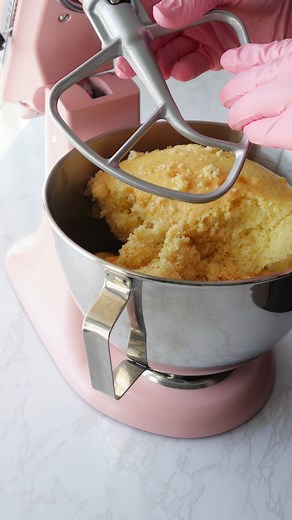 19K views · 205 reactions | A little bts moment ✨ #cakepops #cakepopdough | Jessica Sotelo | Facebook