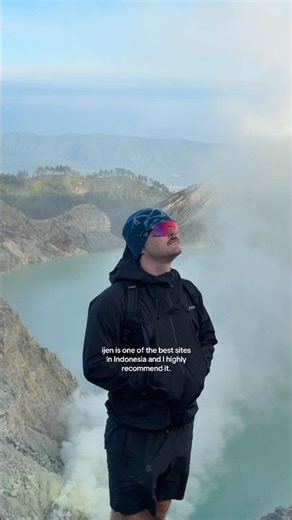 Hiking an ACTIVE volcano 🤝 #ijen #jawa #java #bali
