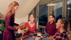 20K views · 129 reactions | Habt ihr so was schon mal gesehen? Wir wünschen euch einen gesegneten 4. Advent mit unserem Video des Jahres. Studierende der IHL haben ein kreatives Küchen-Percussion-Cover des Songs „Mary, did you know“ aufgenommen. 暈Ihr könnt ja mal zählen, wie viele verschiedene Küchen-Sounds ihr entdeckt ...✌️ | Liebenzeller Mission | Facebook