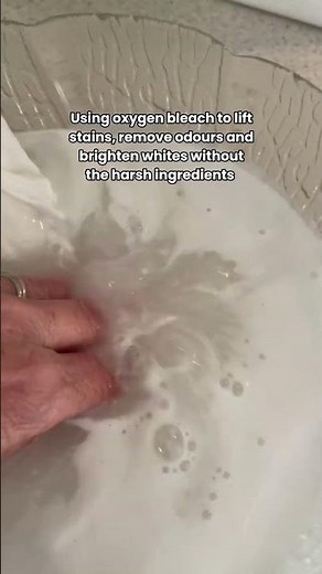 How to use oxygen bleach for low tox laundry