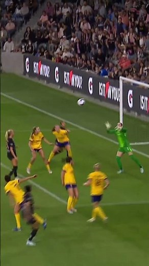 Vintage Christen Press! 🎯 Watch the slicing and dicing on this one #nwsl