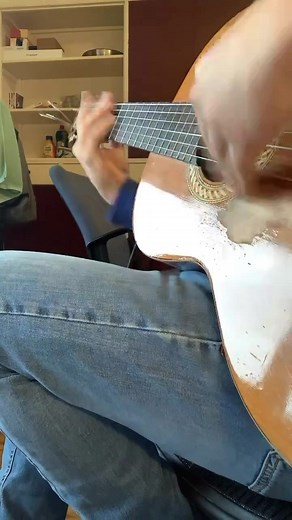 Acoustin | From a tiktok live. String scratch tuto coming up, sub for tutos and to buy me a coffee!