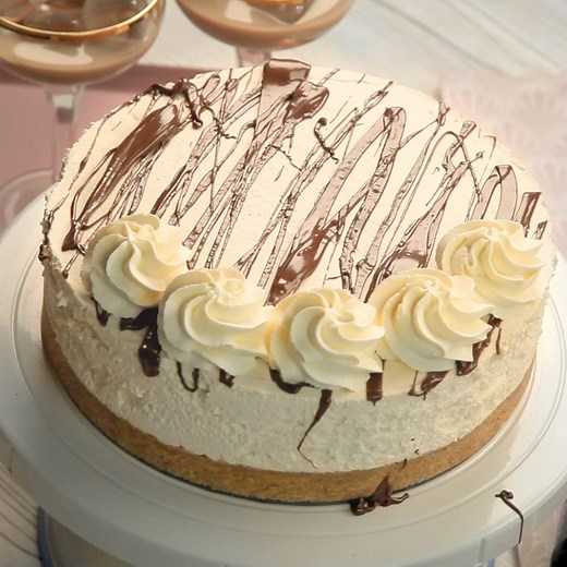 176K views · 257 reactions | This 7 ingredient Baileys cheesecake is SO easy to make https://bit.ly/2BMulMy via @Jane's Patisserie | Cosmopolitan UK | Facebook