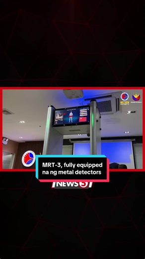 WALKTHROUGH METAL DETECTORS SA MRT-3 Sumailalim sa orientation training ang mga security guard, officer, at station supervisor ng DOTr-MRT-3 kaugnay ng paggamit ng mga bagong walkthrough metal detectors na naka-install na sa lahat ng istasyon. Layon nitong palakasin ang seguridad at tiyakin ang kaligtasan ng mga pasahero bago pumasok sa platform. Matapos ang initial deployment sa North Avenue, Quezon Avenue, at GMA-Kamuning stations noong Jan. 7, kumpleto na ngayon ang mga metal detector sa buon