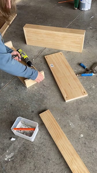 How to make DIY floating shelves step by step