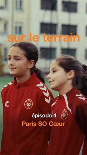 Team Orange Football on Instagram: "𝐒𝐮𝐫 𝐥𝐞 𝐭𝐞𝐫𝐫𝐚𝐢𝐧 – 𝐄́𝐩𝐢𝐬𝐨𝐝𝐞 𝟒 : 𝐏𝐚𝐫𝐢𝐬 𝐒𝐨 𝐂œ𝐮𝐫 Cap sur Issy-les-Moulineaux, terrain de jeu du Paris So Cœur, le club 100% féminin qui façonne la future génération. Parce qu’elles ont besoin d’être accompagnées sur tous les terrains, Orange est là. 🧡 Retrouver les ateliers PEF sur l’éducation au numérique sur le site FFF : L’éducation au numérique avec Orange - Programme Éducatif Fédéral #football #footballfeminin #numérique #Educati
