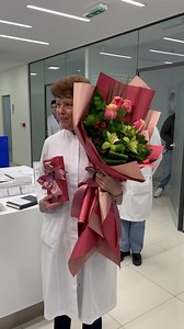 766K views · 10K reactions | DANAS NAM JE DIVAN DAN! Osnivaču naše ustanove, Prof. dr Stojanki Djuric, je danas rodjendan! Priredili smo joj malo iznenadjenje i prekinuli, nakratko, njen pregled da bi joj urucili poklon Živela draga naša profesorka i srećna nam bila!❤️❤️❤️ Kolektiv Poliklinike Neuromedic | Poliklinika Neuromedic Niš- Lečenje diskusa bez operacije | Facebook