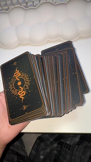 Beginner's Guide to Tarot Cards and Their Meanings