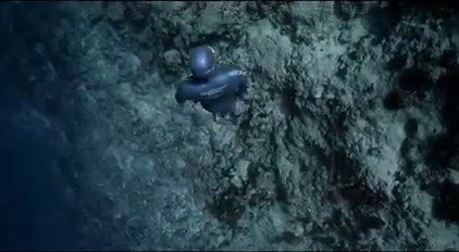 « C’est l’immersion que je désire, l’immersion totale. Je veux me faire avaler par les flots le temps d’une apnée, suspendre mon souffle, abandonner la gravité à la surface, me laisser porter par la masse liquide, offrir à mes muscles le repos de l’apesanteur… » Ocean Gravity, ode à ma fascination pour l’exploration du cosmos Textes : extrait de Nature aquatique Film « Ocean gravity » disponible en version intégrale sur YouTube : https://youtu.be/v11b84Okcm8 Images : Julie Gautier #apnee #freedi