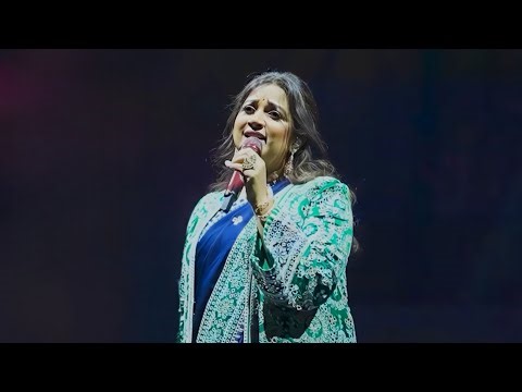 Shreya Ghoshal sings unreleased Piyu Bole at THE UNSTOPPABLE TOUR | Birmingham Concert