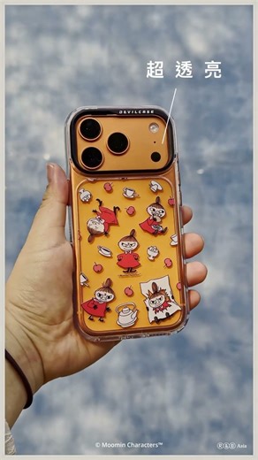 將 MOOMIN 握在手中，立刻前往 DEVILCASE 官網尋找最療癒的手機殼！