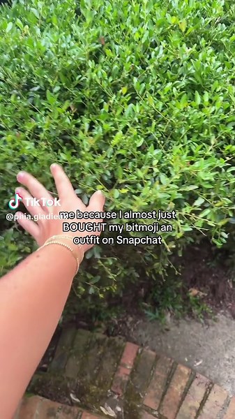 Bitmoji Outfits for Summer Fun