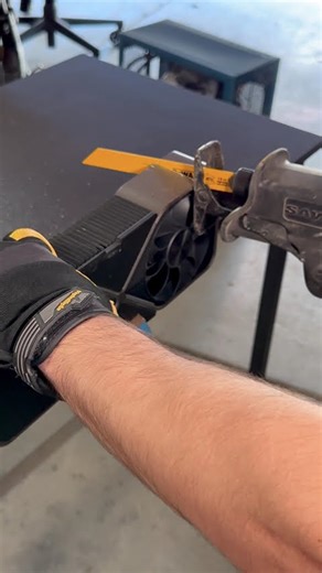 Easily fitting large GPU in small PC (guide)