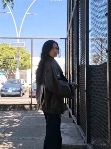 Videos de Yaam (@zd_leeth) con “Fashion (2017 Remaster) - David Bowie”