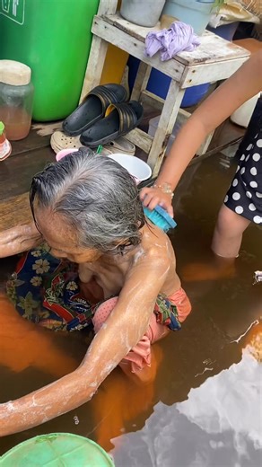 25K views · 224 reactions | Hakun afifa memandii datu, bila dtg mau ja inya mencium2 datu jua, kdada lagi nini jadi datu ai ganti nini jar afifa, sidin ni liwar pang bujur tuha tapi ingatan sdin masih normal banar, Imbah sampai kerumah bekisah afifa nya sbujut nya geli ma ai jar tpi aku tahani jar kasian datu nya kda kawa mangosok awak…. Mudahan pian sehat tarus ni ai #jangkauanluasfy#fyp #fbpro | Adielya Barmah | Facebook