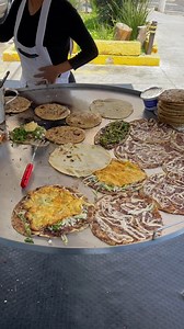 4.2M views · 63K reactions | En la ciudad de méxico se come con poco dinero | El Plebón | Facebook