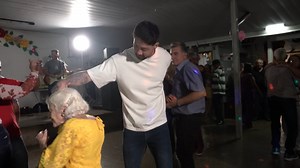 4.9K views · 238 reactions | O programa Hora do Faro vai ser divertido com a participação da "vovó da balada". Conheça a história emocionante da Ister, uma jovem que procura por uma vida melhor. Hoje às 11h30. #tvmiramar #diversao #horadofaro #mozambique #primeirolugar | TV Miramar | Facebook