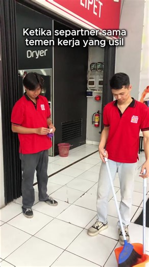 Ketika separtner sama temen kerja yang usil 😭 ganggu iya, bikin ketawa juga iya Tapi tenang… di laundry self service, yang kerja keras itu MESIN 💪 kamu? tinggal masukin baju, pencet tombol, duduk santai ✨ Self service — gampang & cepat ✨ Mesin besar, hasil maksimal ✨ Buka 24 jam ✨ Tempat tunggu nyaman Cucian numpuk? Datang aja. Biar mesin yang capek, bukan kamu 😉 #laundryselfservice #laundrykoin #laundry24jam #cucianberes #bajubersih