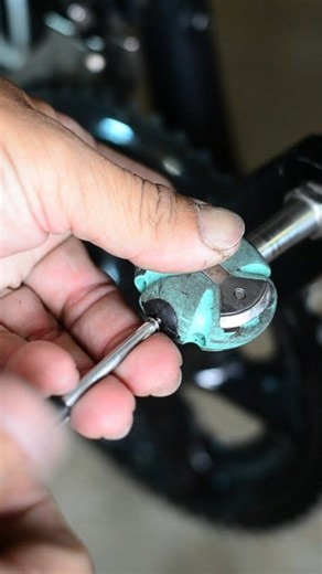 350K views · 1.2K reactions | Greasing Speedplay Pedals Made Easy! 來 เซอร์วิสบันได speedplay ด้วยการใส่จาระบี ง่ายนิดเดียว ไปดูกันเลย  #bikeservice #bikemaintenance #diy #speedplay #roadbike #cycling #bicycle | Thanapong Nueangjamnong | Facebook