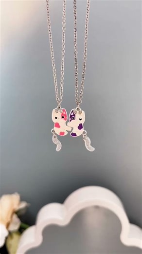 Stylish and fancy looking ladies locket