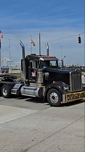 Kenworth Hauling John Deere Excavator on a Talbert Trailer