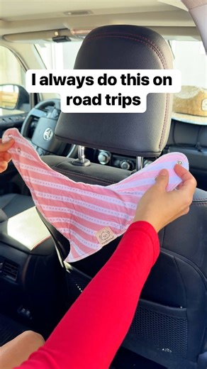 9.7M views · 33K reactions | I create a temporary phone holder for road trips #mom #smartphone #roadtrip #phoneholder this video is for entertainment purposes only — always follow your car and carseat manufacturer’s guidelines and only use approved devices while vehicle is in motion | Liz & Jeff | Facebook