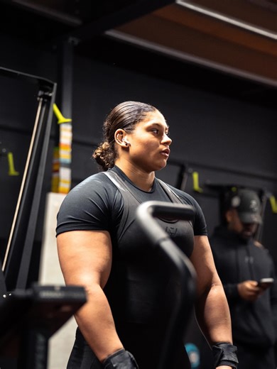 sharnatty on Instagram: "SE junior and open WR bench press holder 🎖️ Bench: 117.5kg ⚪️⚪️⚪️ 127.5kg ⚪️⚪️⚪️ junior record 132.5kg ⚪️⚪️⚪️ open record deadlift: 185kg ⚪️⚪️⚪️ 190kg ⚪️⚪️⚪️ 195kg ⚪️⚪️🔴 (using @odysseyproducts_ chalk code “SHARNATTY”) choached by @jp_lifts_coaching 👊 @strengthshop @a7.uk"